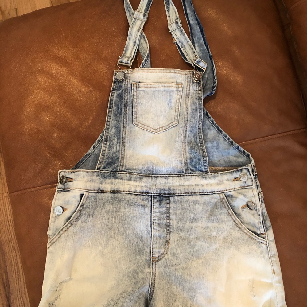 Bebe light wash denim overalls